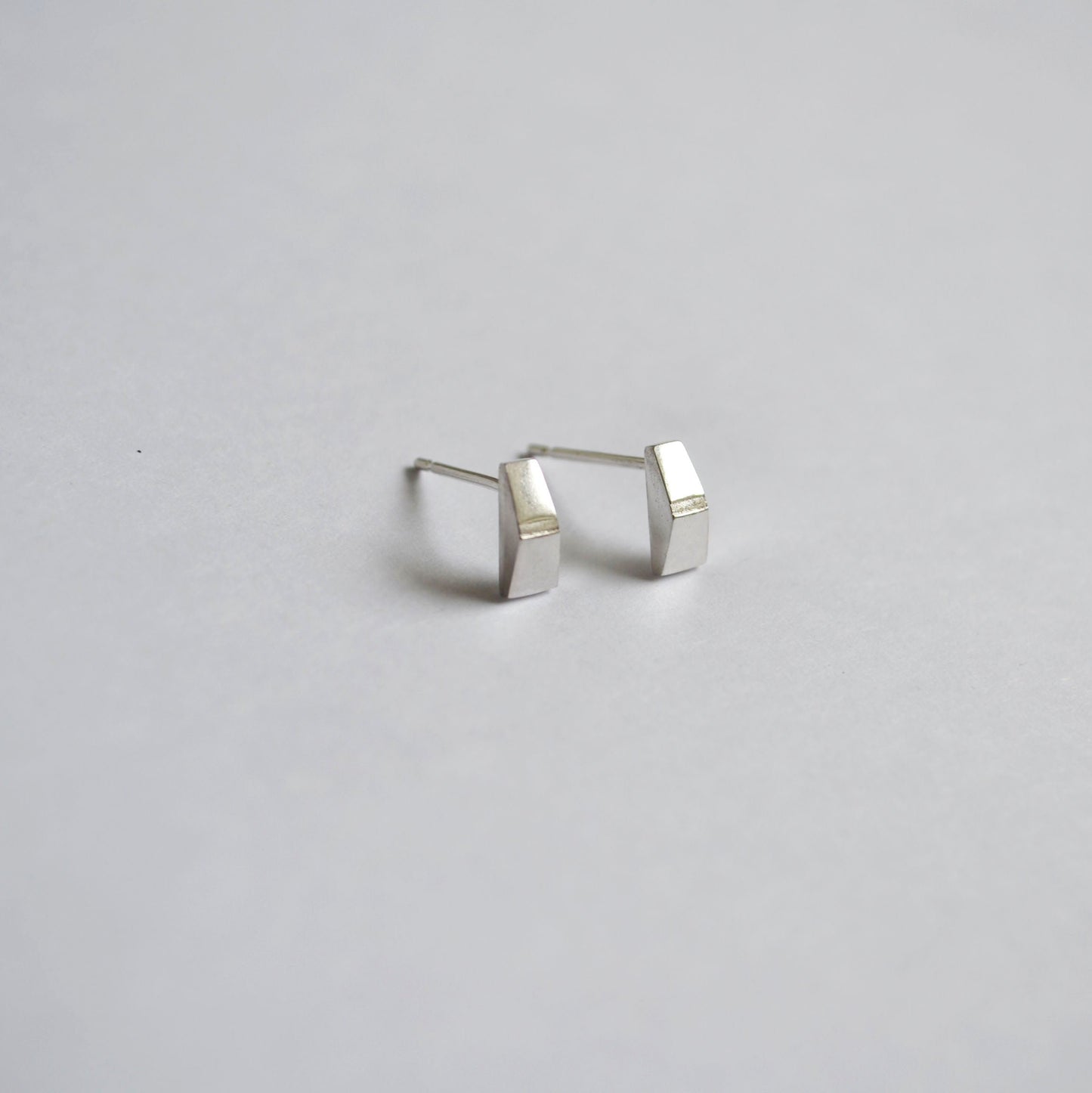 VLAK small stud earrings